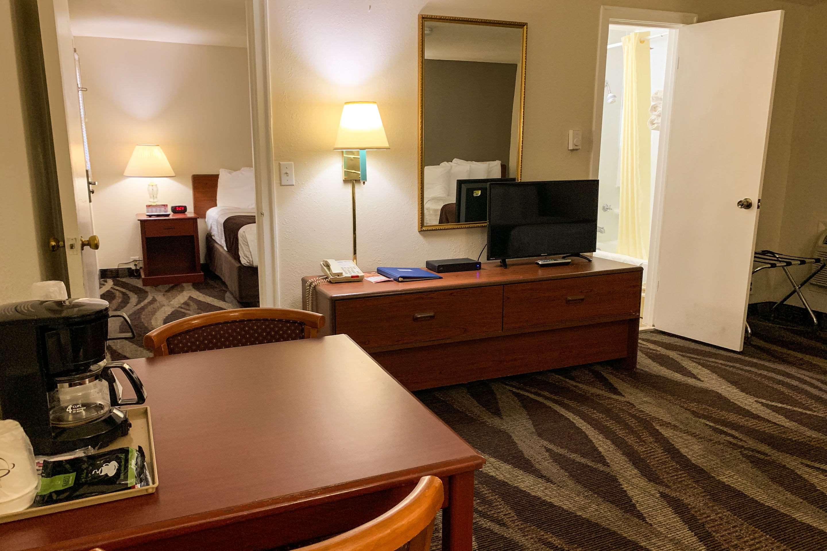 Rodeway Inn & Suites Sheridan Bagian luar foto