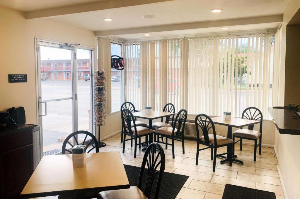 Rodeway Inn & Suites Sheridan Bagian luar foto