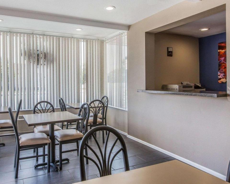 Rodeway Inn & Suites Sheridan Bagian luar foto